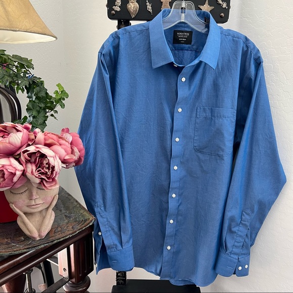 Nordstrom’s Men’s Button Down Dress Shirt Non-Iron Trim Fit - Picture 1 of 7